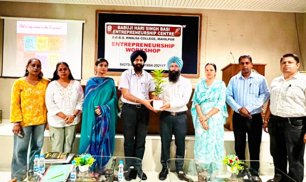 Special lecture on entrepreneurship organized for collegiate school students